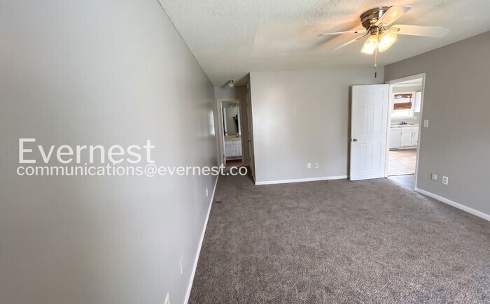 Building Photo - 6825 Brittany Pl