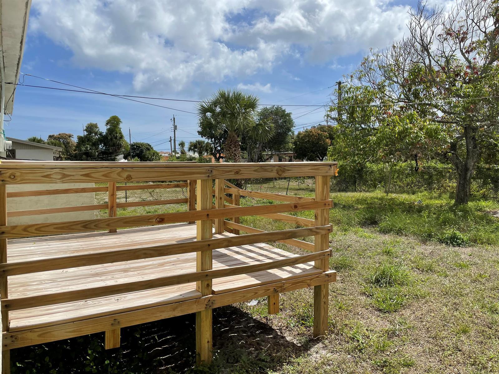 Building Photo - 1425 W 30th St