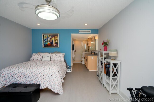 Building Photo - 9500 S Ocean Dr