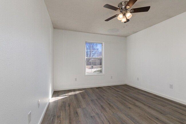 Building Photo - Updated 3 bedroom 2 bathroom 2 car garage ...