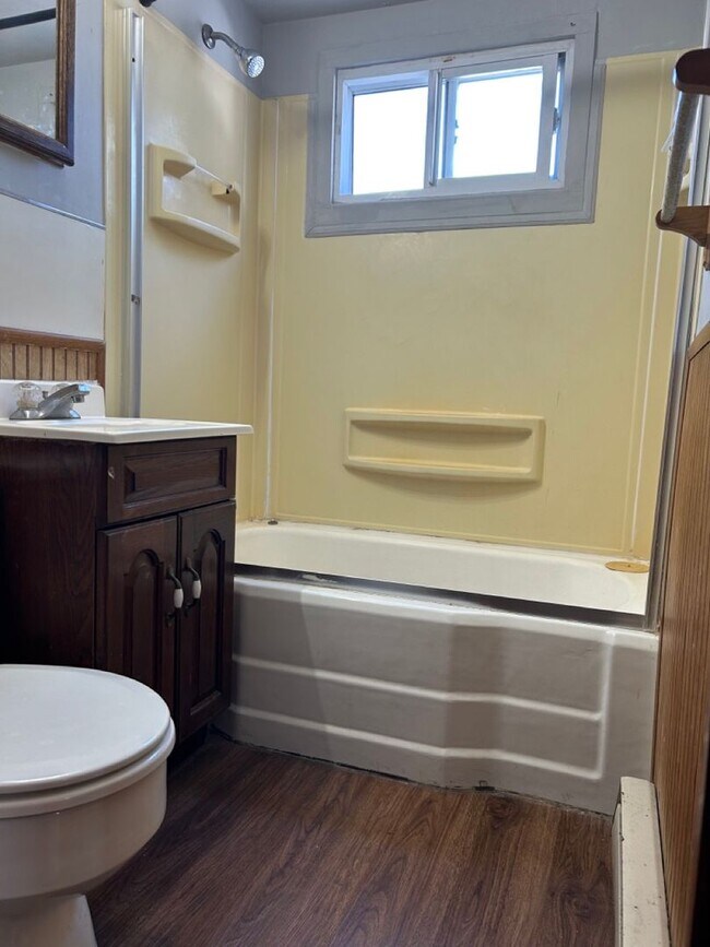 Building Photo - 66 Tunis Ave