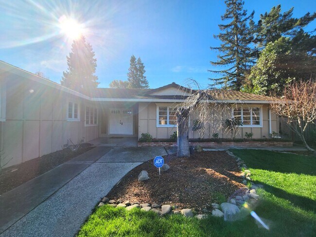 Building Photo - Charming Single Family Home Located in Sou...