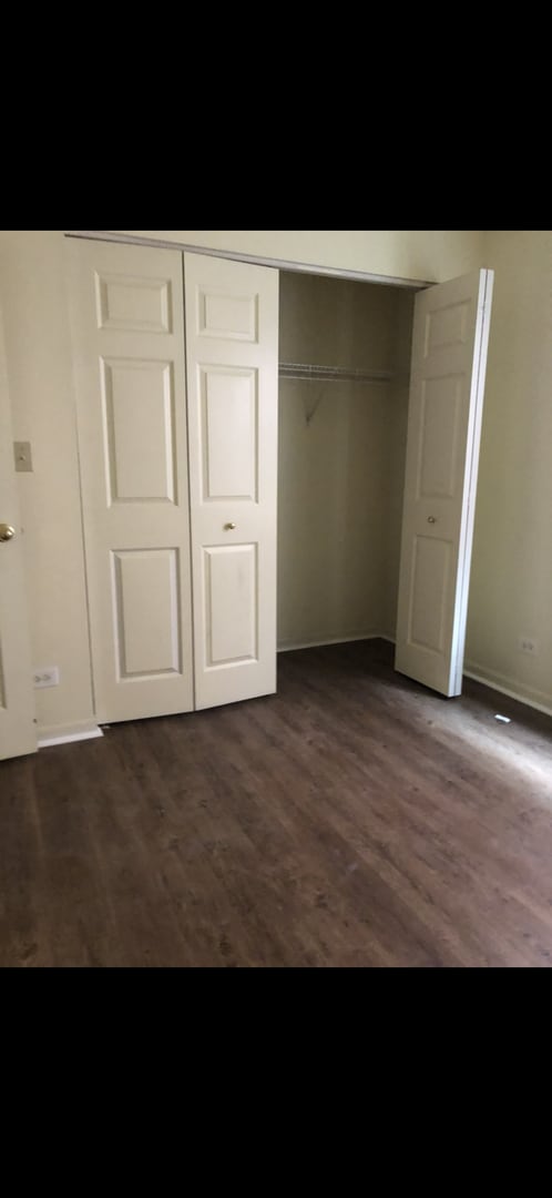 Building Photo - Perfect Condo on Division!