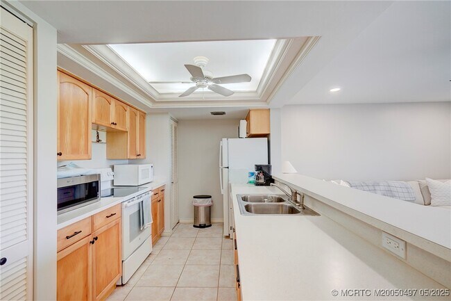 Building Photo - 5539 NE Gulfstream Way