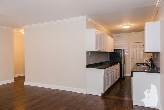 Building Photo - 1 bedroom in Chicago IL 60657