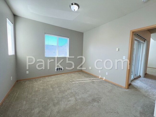 Building Photo - 2 Bedroom Condo in DuPont