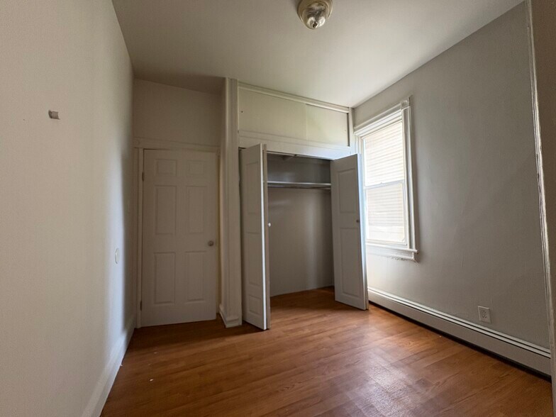 148 Broadway Ave 1R - 146 Broadway