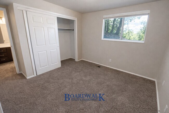 Building Photo - 661/663 N 980 W