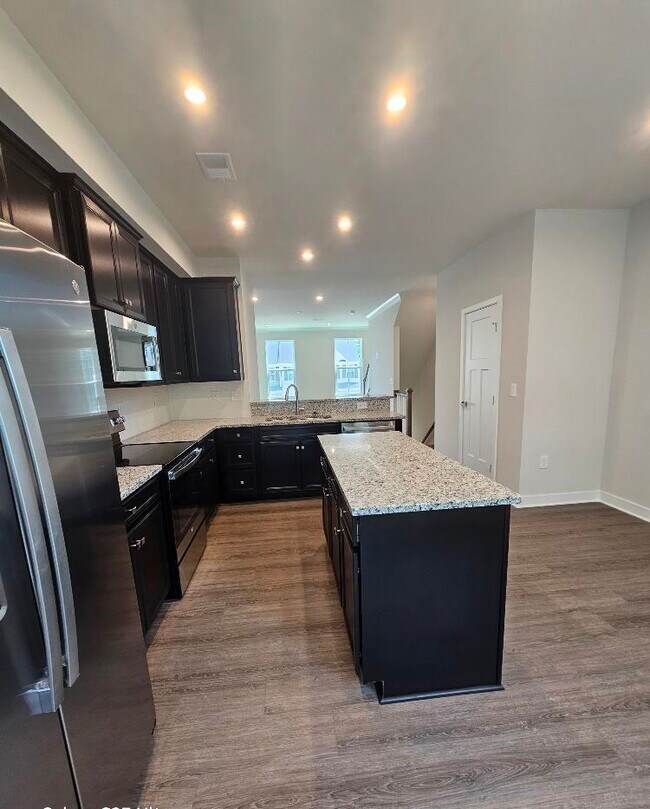Building Photo - 303 Golan Cir