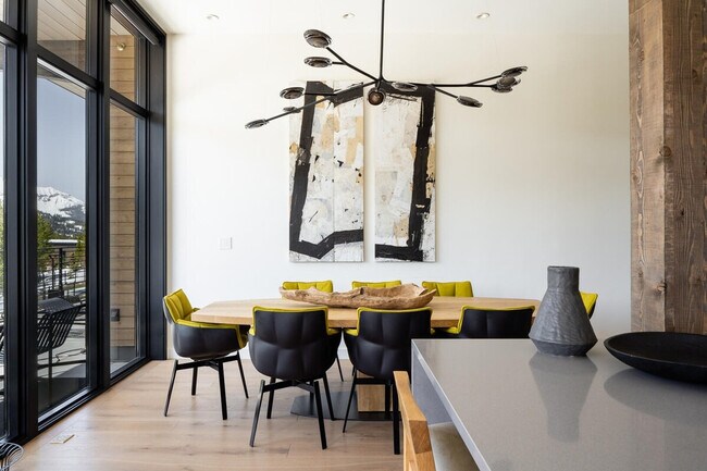 Building Photo - 4 Boathouse Way