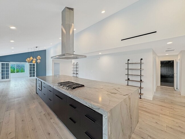 Building Photo - Spacious 5BD/4BA Poway Home with Hill View...