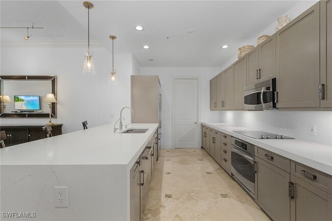 Building Photo - 780 5th Ave S