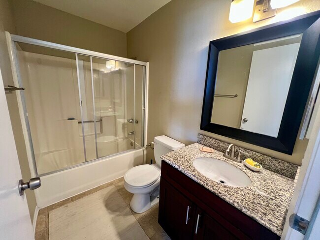 Top floor hallway bath outside bedrooms 1 and 2 - 3161 Weldon Ave