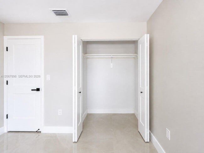 Building Photo - 14124 SW Kendale Lakes Cir