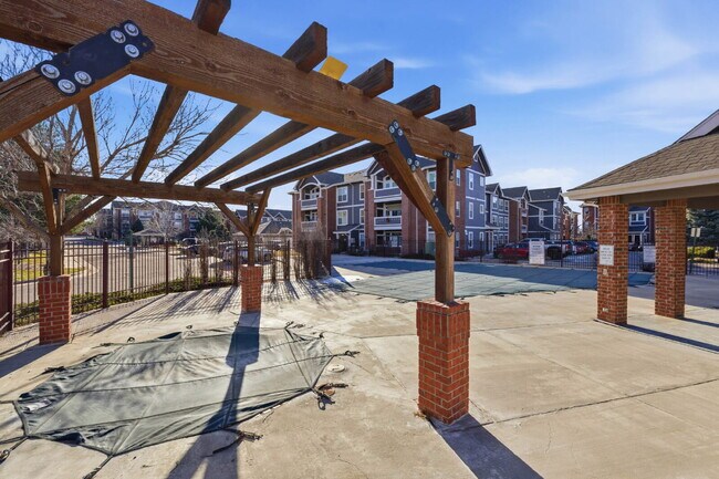 Building Photo - 2 Bed 2 Bath Condo With Balcony!