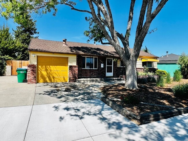 Primary Photo - 1643 Stewart St