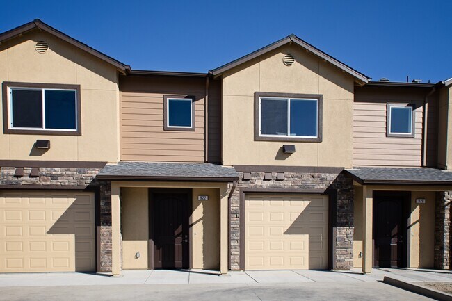 Building Photo - 930 N Olive Ave