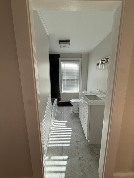 Building Photo - 34 Zella St