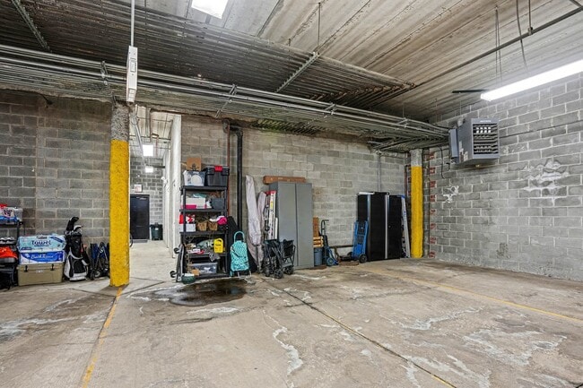 Building Photo - 2222 W Belmont Ave