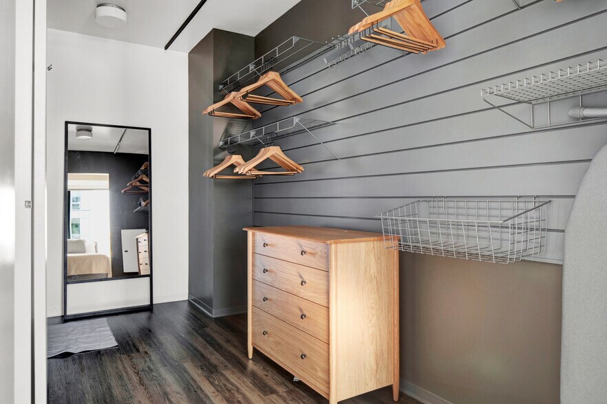 Building Photo - 45 Stuart St