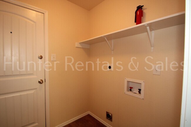 Building Photo - Beautiful 4-Bedroom, 2-Bath Home for Rent ...