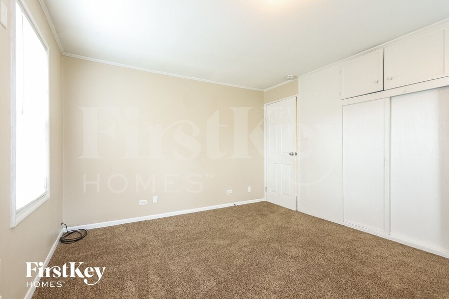 Building Photo - 374 Oswego St