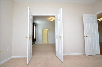 Building Photo - Well maintained 2nd-story condo