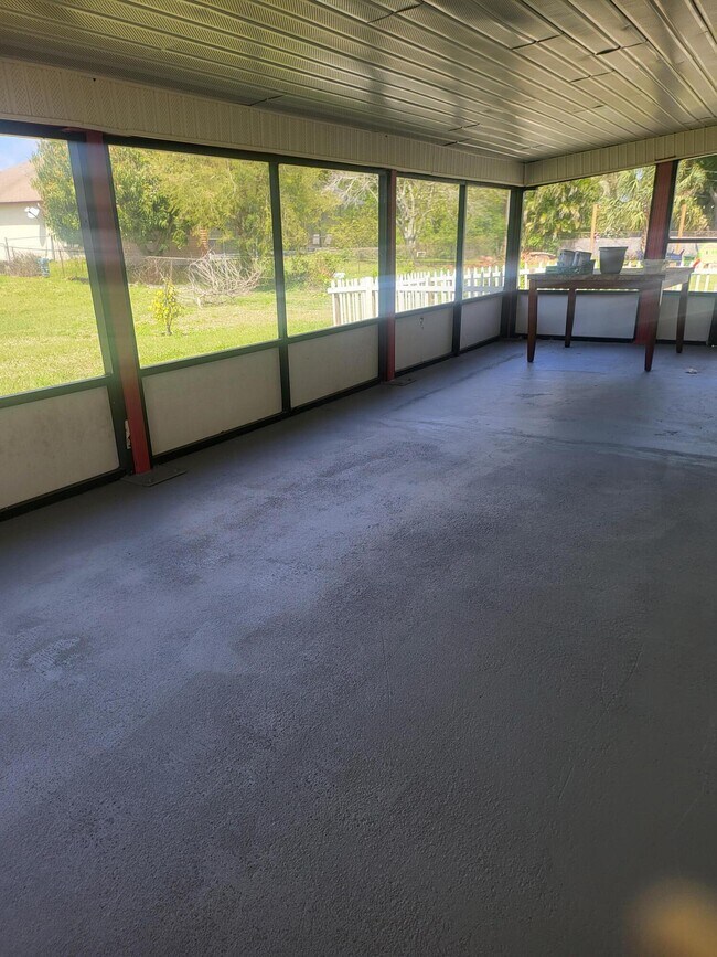 Building Photo - 613 SW Pueblo Terrace