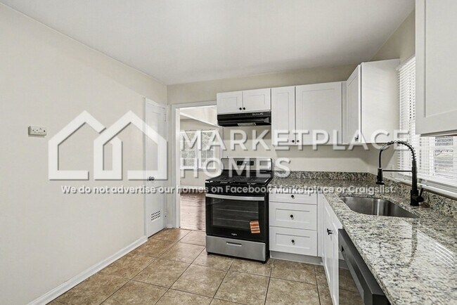 Building Photo - 2038 E Lilac Ln