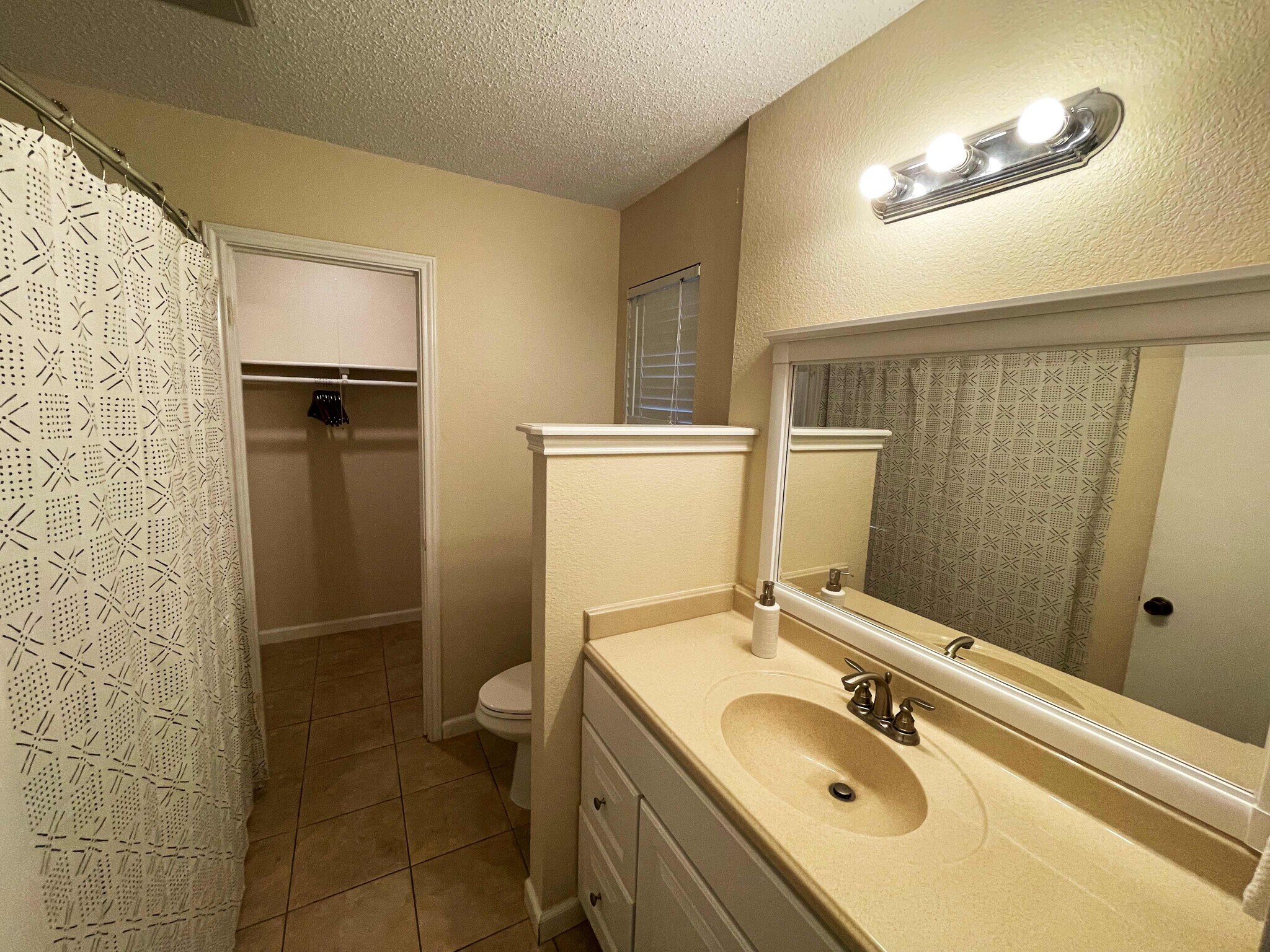 Building Photo - 925 Peggotty Pl