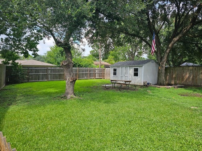 Building Photo - 6311 Crestside Dr