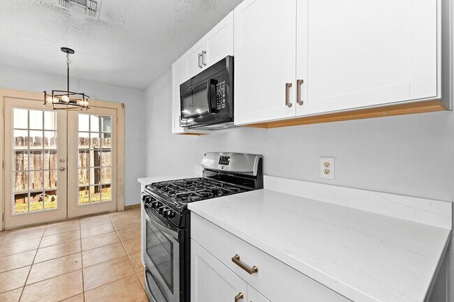 Building Photo - 607 Russet Valley Dr