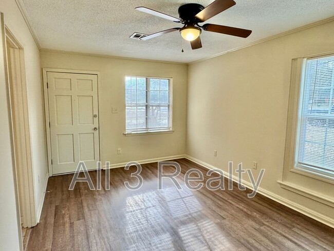 Building Photo - 6332 Pinebrook Dr