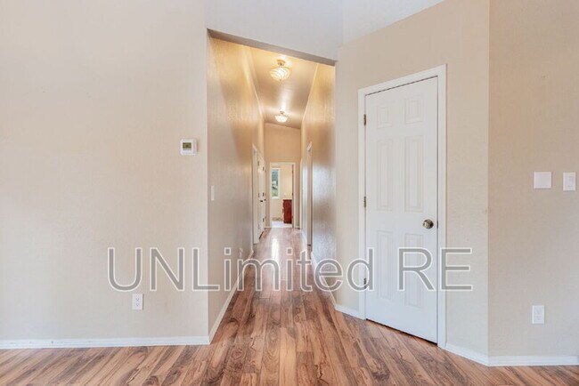 Building Photo - 4154 E Broken Rock Loop