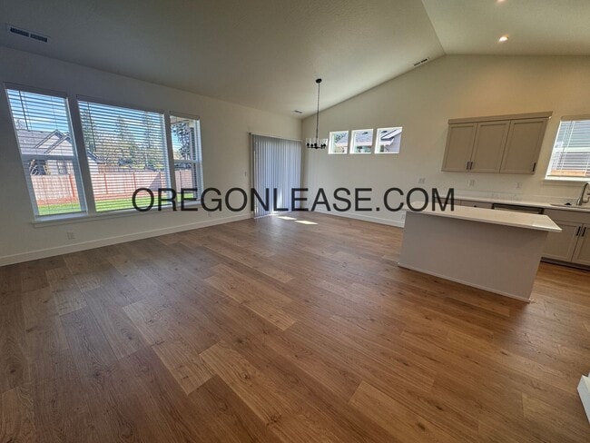 Building Photo - Gorgeous New Construction in Brand New Veneta Subdivision