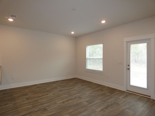 Building Photo - Beautiful New Townhome in Admiral's Quarters