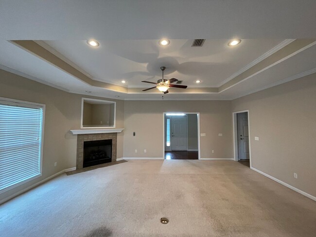 Building Photo - Cotton Creek!!!   New Flooring,   Fresh Pa...