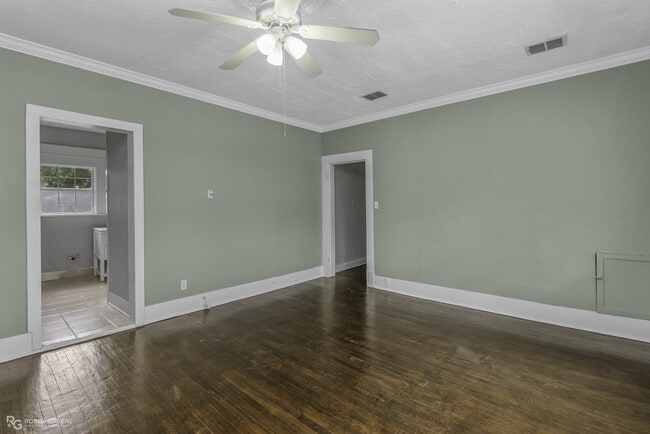 Building Photo - 409 Forest