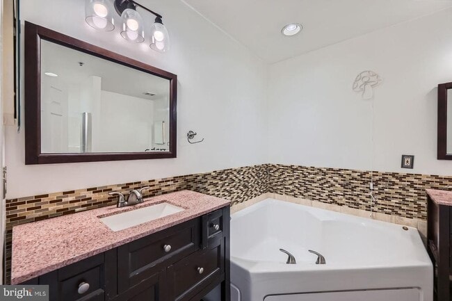 Building Photo - 9863 Greenbriar Way