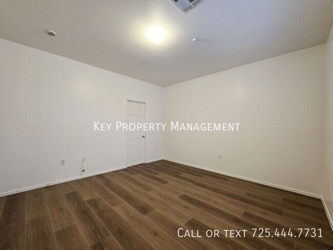 Building Photo - 5950 Barbosa Dr
