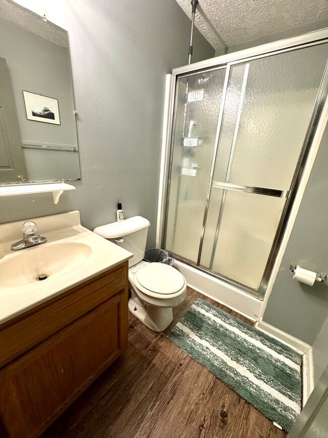 Building Photo - 3 Bed 2 Bath House in East Nashville Cul D...