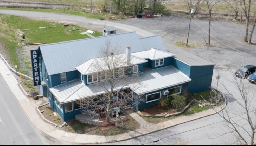 Building Photo - 536 Arsenal St