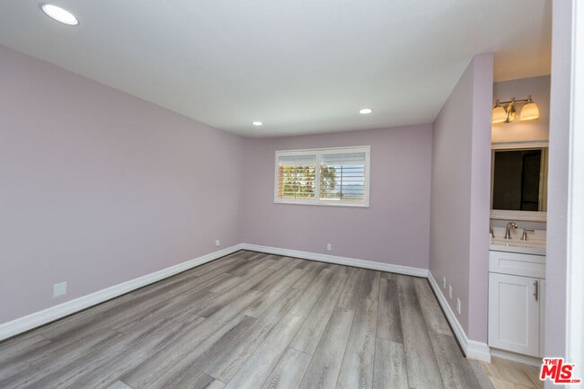Building Photo - 1017 Via Colinas