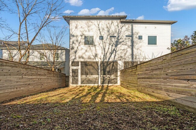 Building Photo - Modern Living in Wedgewood Houston