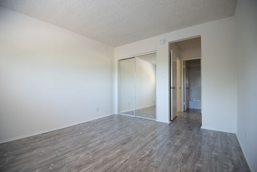 Building Photo - 6954 Woodman Ave