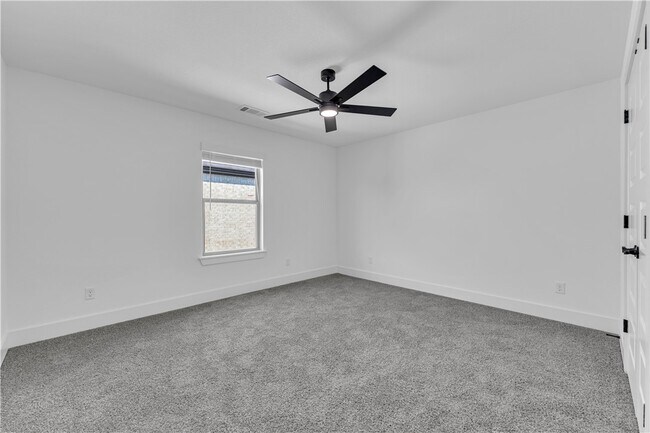 Building Photo - 7001 SW Basswood Ave