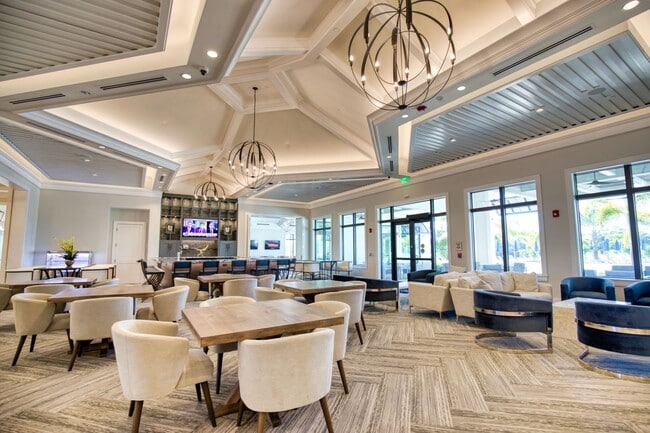 Building Photo - Annual Attached Villa in The Talon Preserve on Palmer Ranch – Minutes from the new Sarasota Memor...