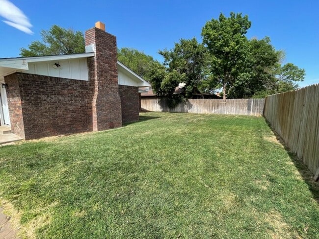 Building Photo - Cozy and Comfy 3 Bed! Mesa/Zia School Dist...