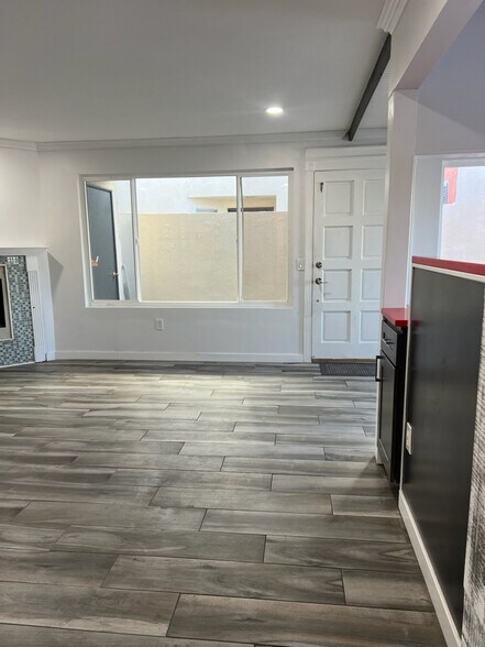 Building Photo - 832 13th St