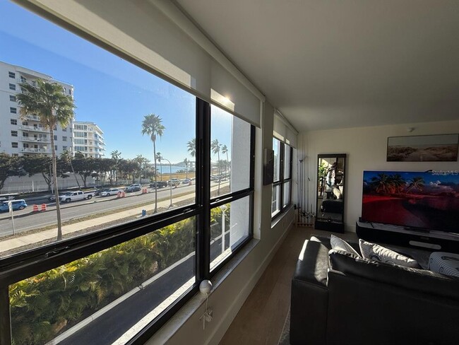 Building Photo - 11 Sunset Dr